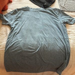 Like NEW Vuori men’s strato tech large cloud heather blue